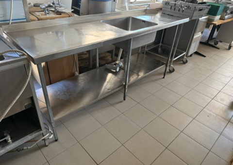 Long input bench (left) approx. 220x65x90 cm