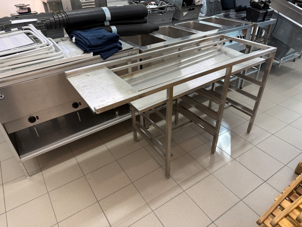1141772-1 Dispensing bench with sliding rails (left/right) with guides for 6 dish racks