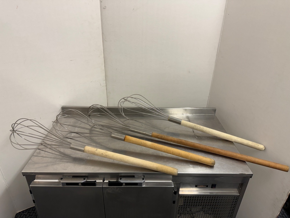 1141773-1 4 balloon whisks for commercial kitchens