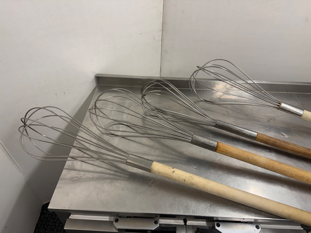 1141773-2 4 balloon whisks for commercial kitchens