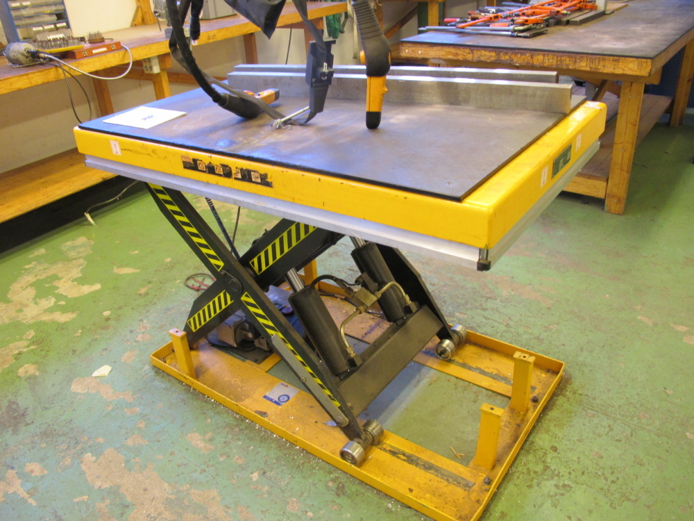 1452890-2 Lift table Silverstone