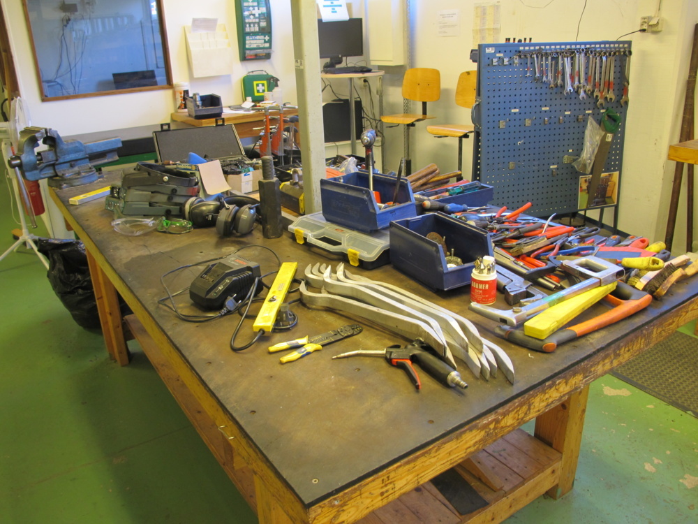 1452893-2 Hand tools, screwdrivers, hammers, etc.