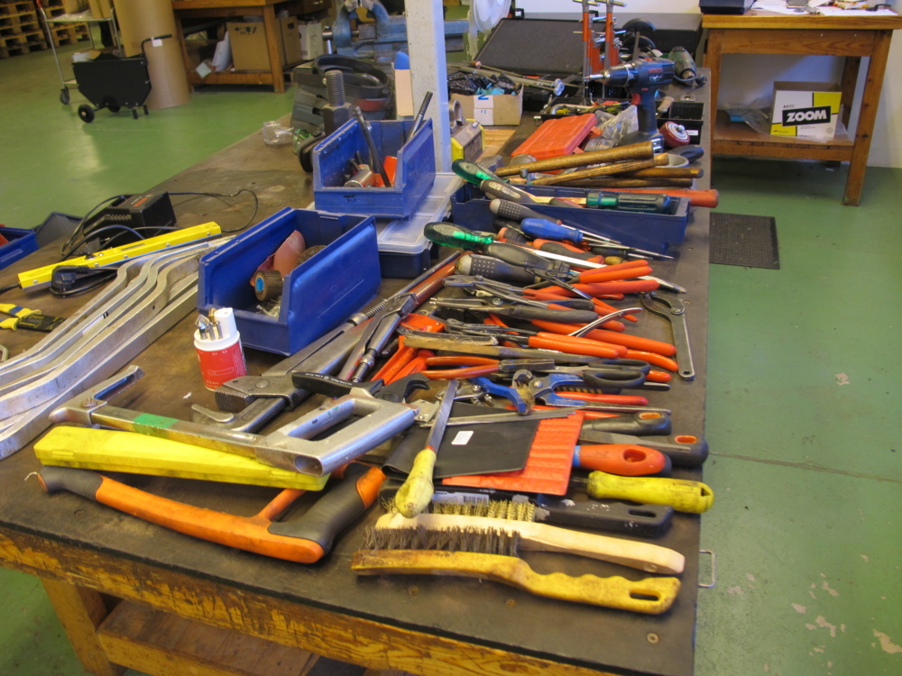 1452893-1 Hand tools, screwdrivers, hammers, etc.