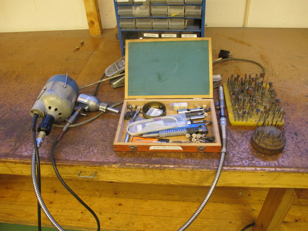 1452894-1 Grinder + various tools
