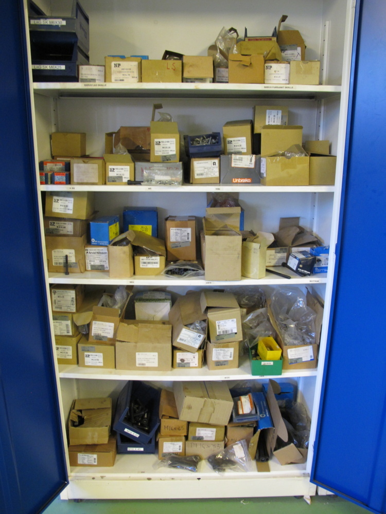 1452896-1 Tin cabinet with contents