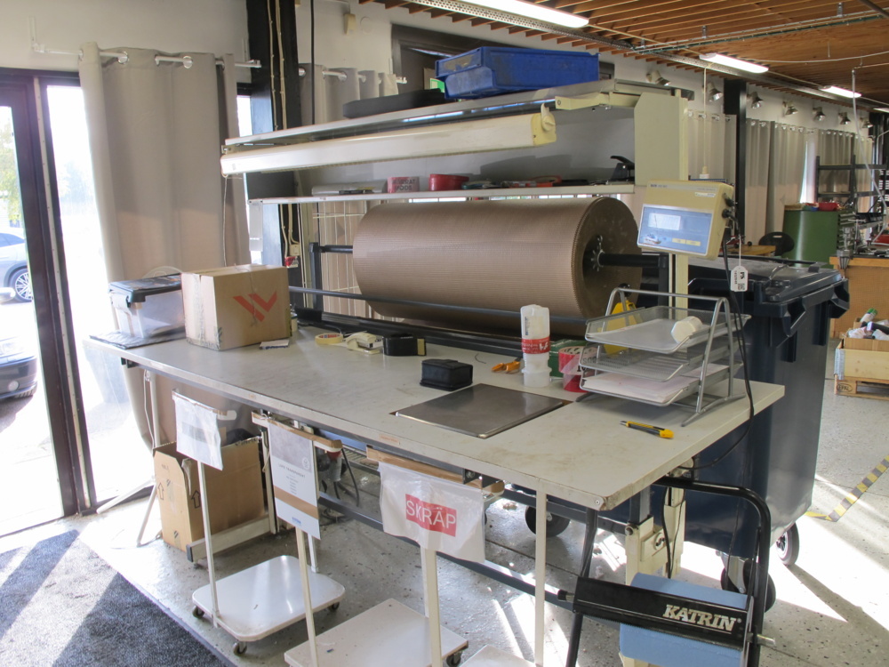 1452848-1 Packing table, height adjustable with scale