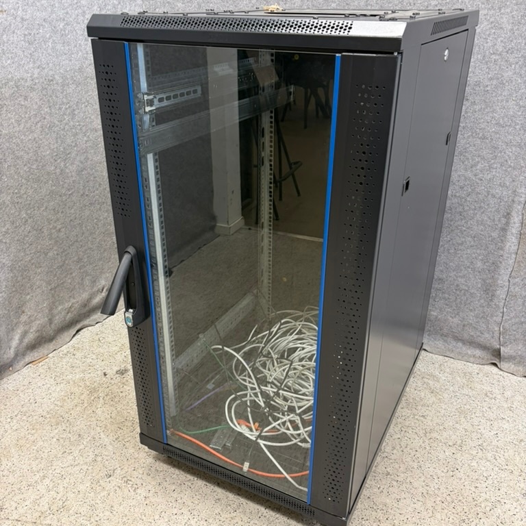 1545893-1 Serverrack på hjul