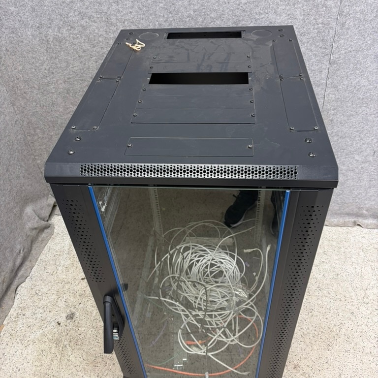 1545893-2 Serverrack på hjul