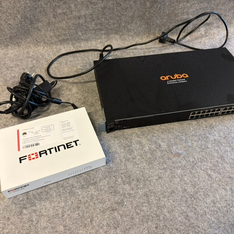 1558631-1 Switch och brandvägg (Aruba/Fortinet)