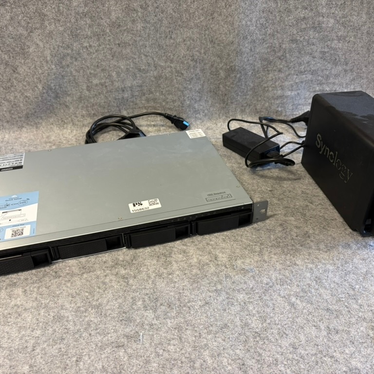 1558632-2 Två nätverkshårddiskar (QNAP/Synology)