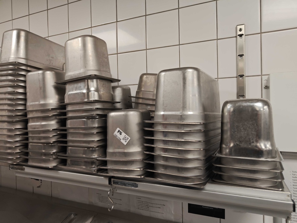 1581708-2 Lot with various canteens and tins