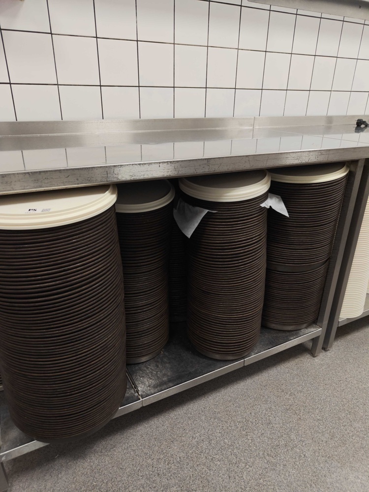 1581720-2 Pizza pans with lids