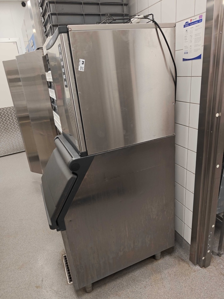 1581722-2 Scotsman ice maker with ice bin