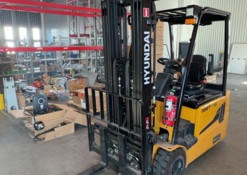 Gaffeltruck - Hyundai 18BT-9U med laddstation -2022
