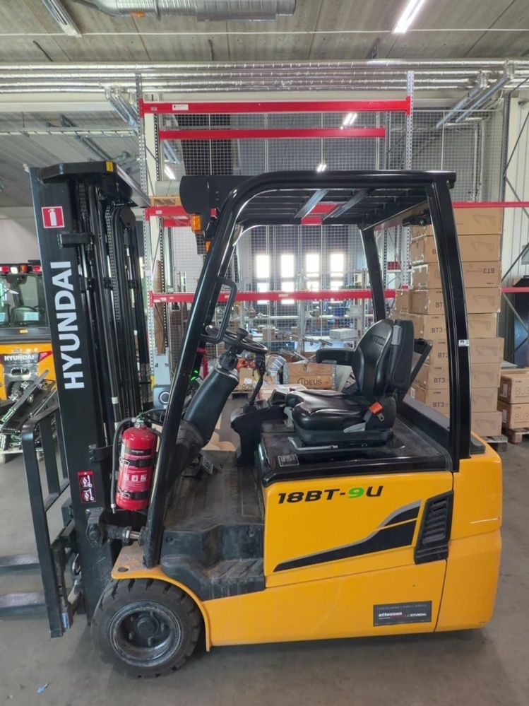 1506098-2 Gaffeltruck - Hyundai 18BT-9U med laddstation -2022