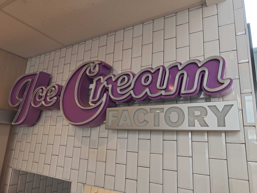 1581727-1 Skylt Ice Cream factory