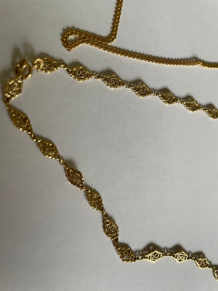 1593452-2 Necklaces richly decorated