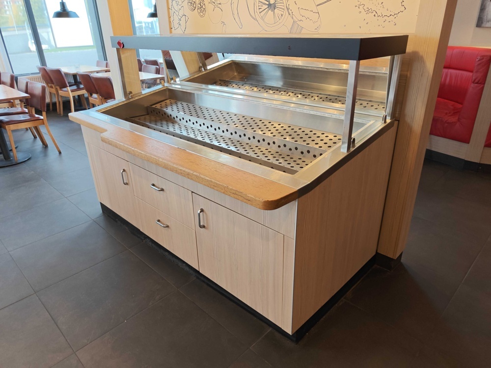 1581732-1 Buffet and serving counter