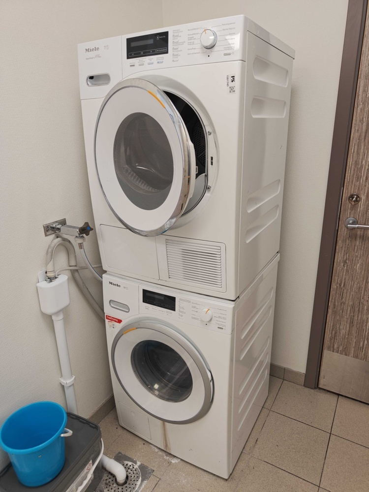1581743-1 Miele washing machine and dryer