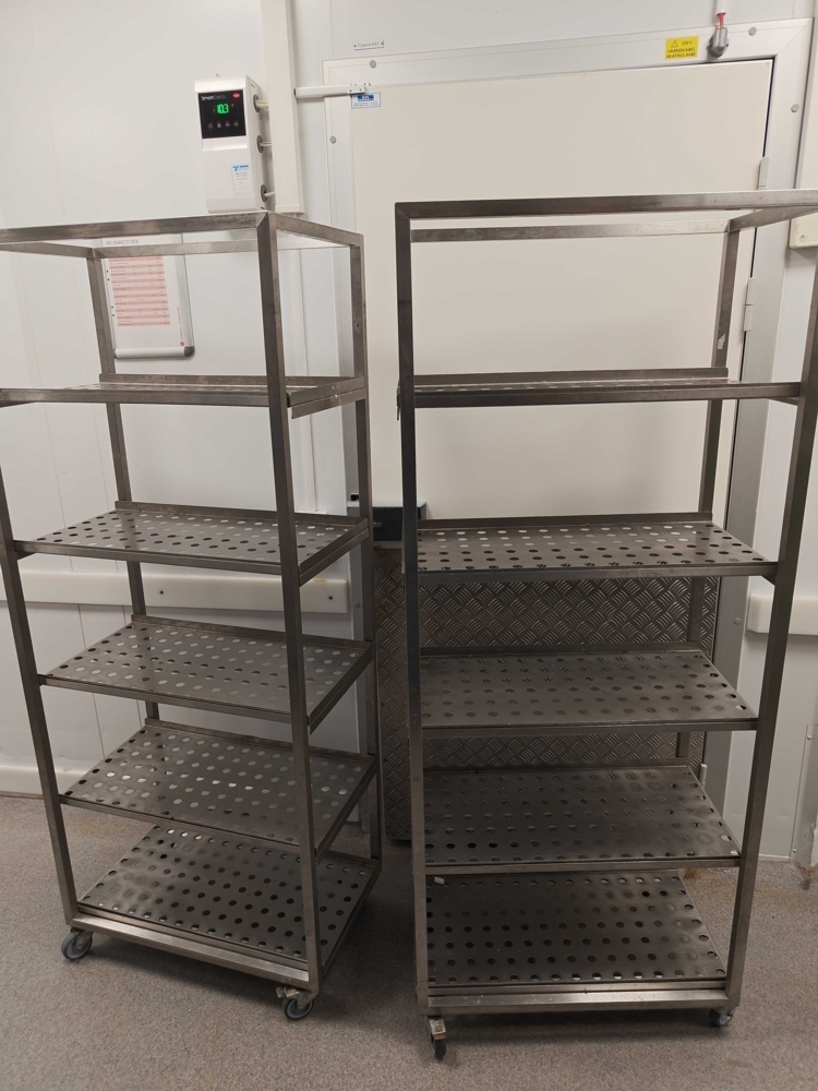 1581745-1 2 catering trolleys