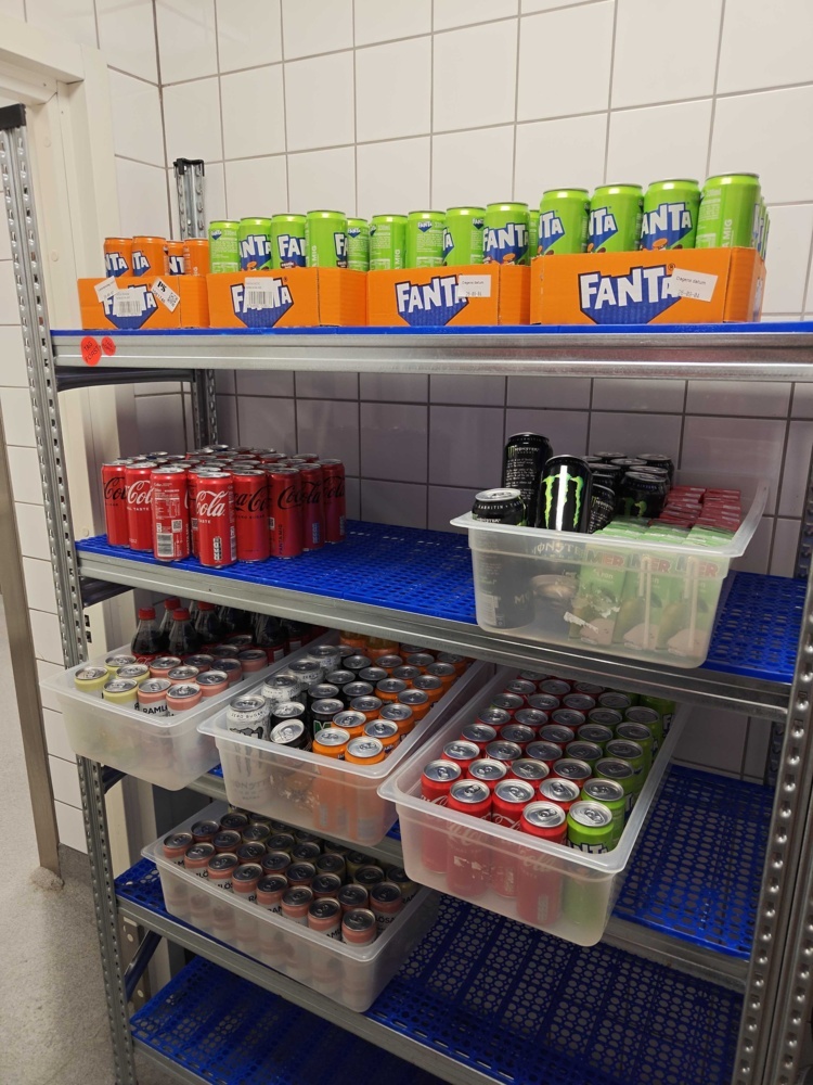 1581746-2 Party with soda