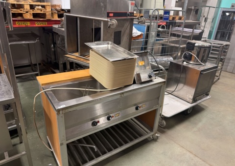 Restaurant and commercial kitchen equipment - oven from Unox, rice cooker, bain-marie, etc.