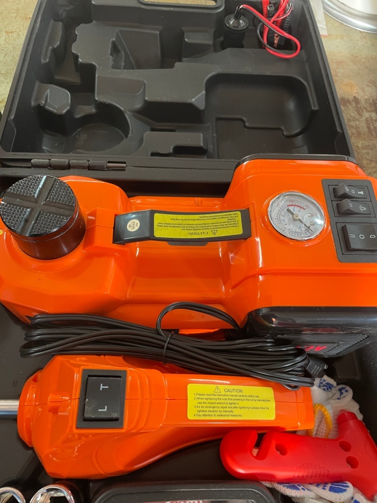 1593463-1 Car tool kit