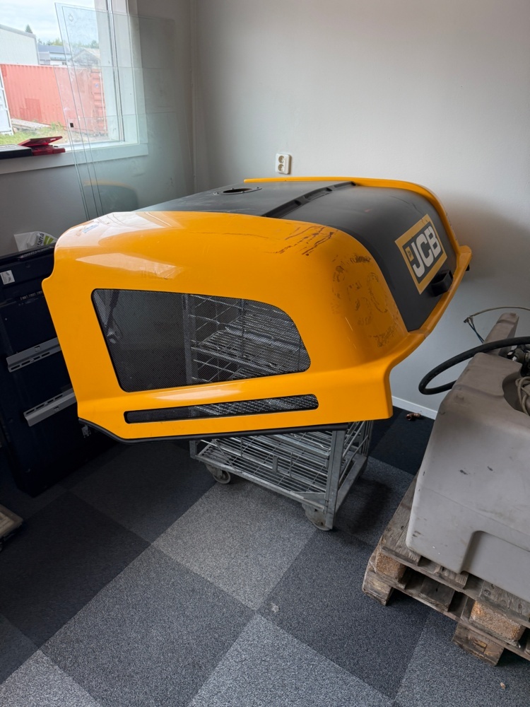1352397-1 Motorhuv till JCB 409