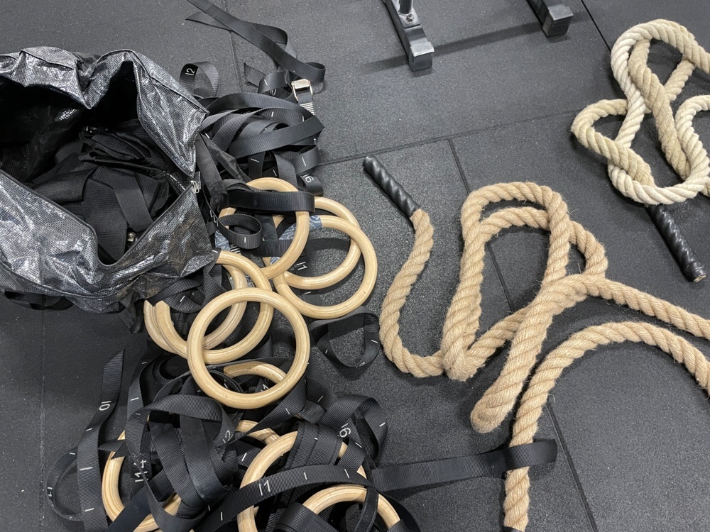 1590302-2 2 training ropes and training rings with bands