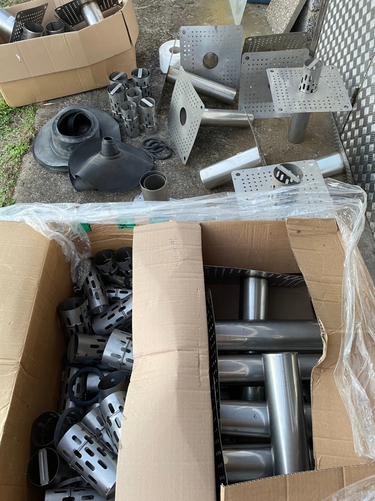 1593464-2 Stainless steel roof drains