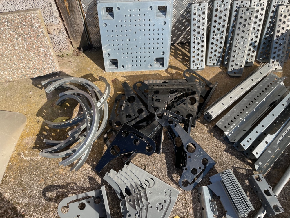 1593465-2 Roofing parts