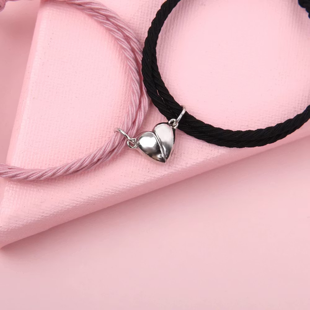 1593590-1 Armbands par, 52 st- magnetiska, kärleksmotiv, svart och rosa