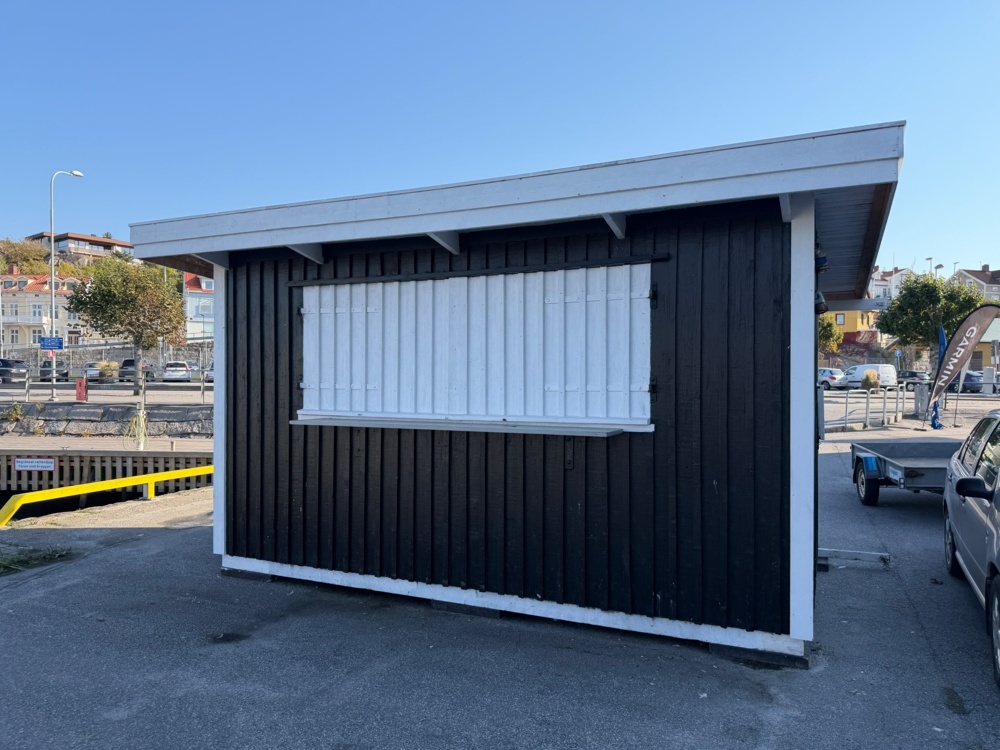 1515931-1 Wooden bar/serving shed, approx. 5.2 x 3.5 m