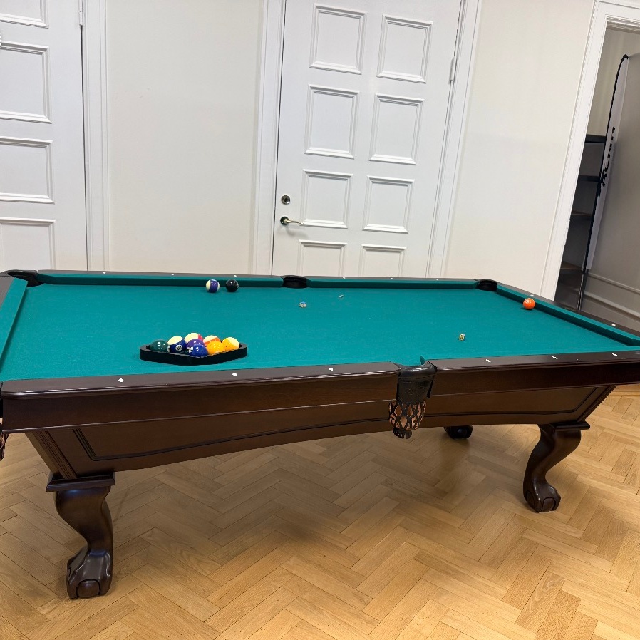 1506083-1 Pool table with table tennis accessories