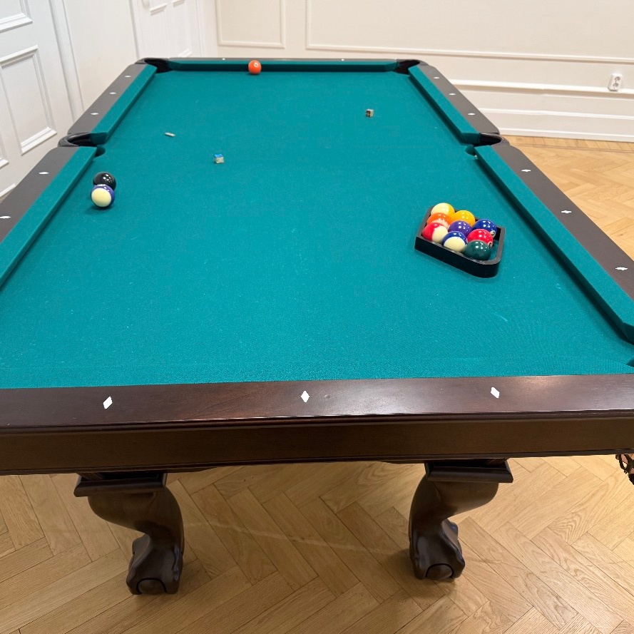1506083-2 Pool table with table tennis accessories
