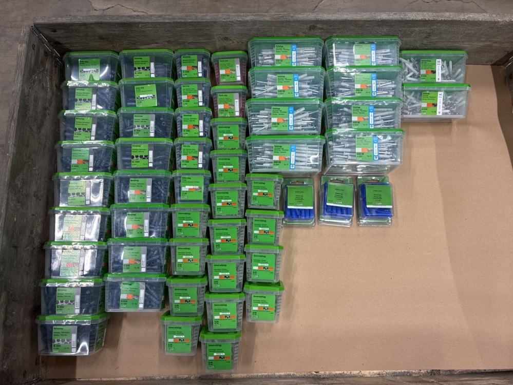 1593868-1 Nylon plug, universal plug, plastic plug, nail plug etc., Essve
