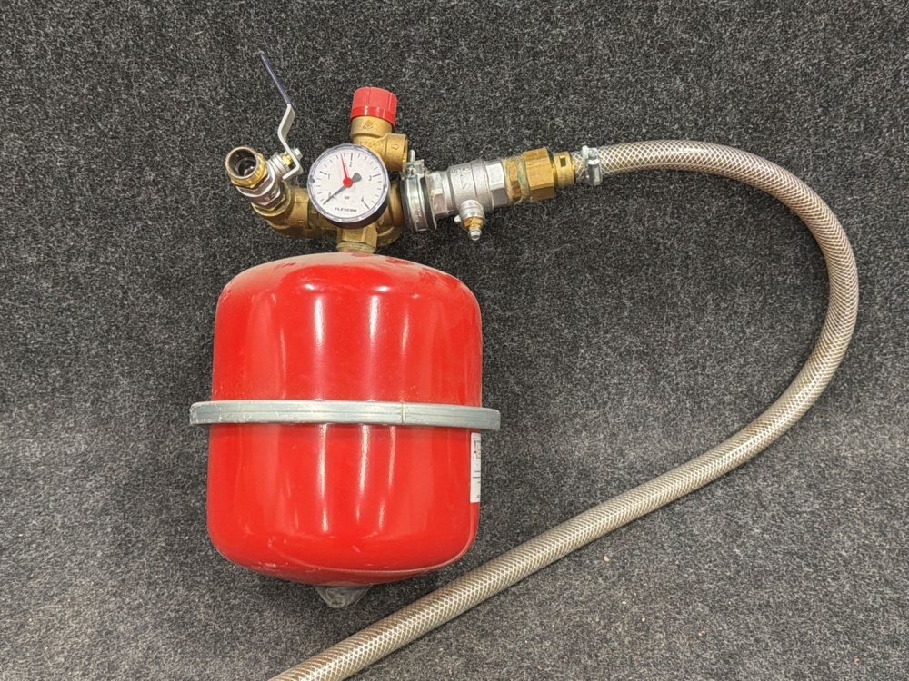 1593755-1 Expansionskärl Altech med säkerhetsventil, manometer m.m.