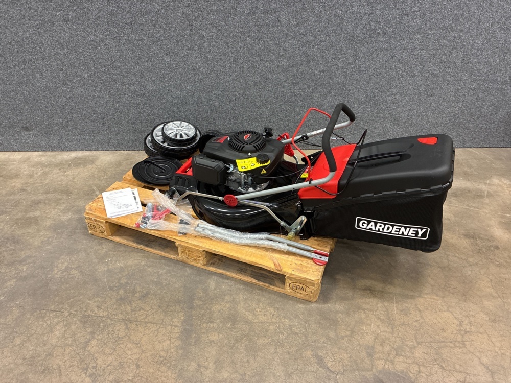 1593872-2 Självgående bensingräsklippare - 196cc - 5,03 hk - 55 cm - röd & svart - 65 L