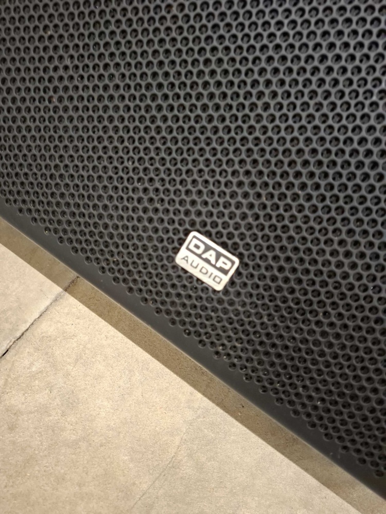 1582560-2 Speaker lot - Turbosound and DAP Audio M15