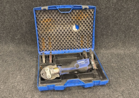 Pressmaskin Geberit ACO 102 inklusive batteri Milwaukee