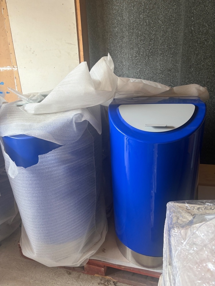 1530134-2 Waste containers 8 pcs