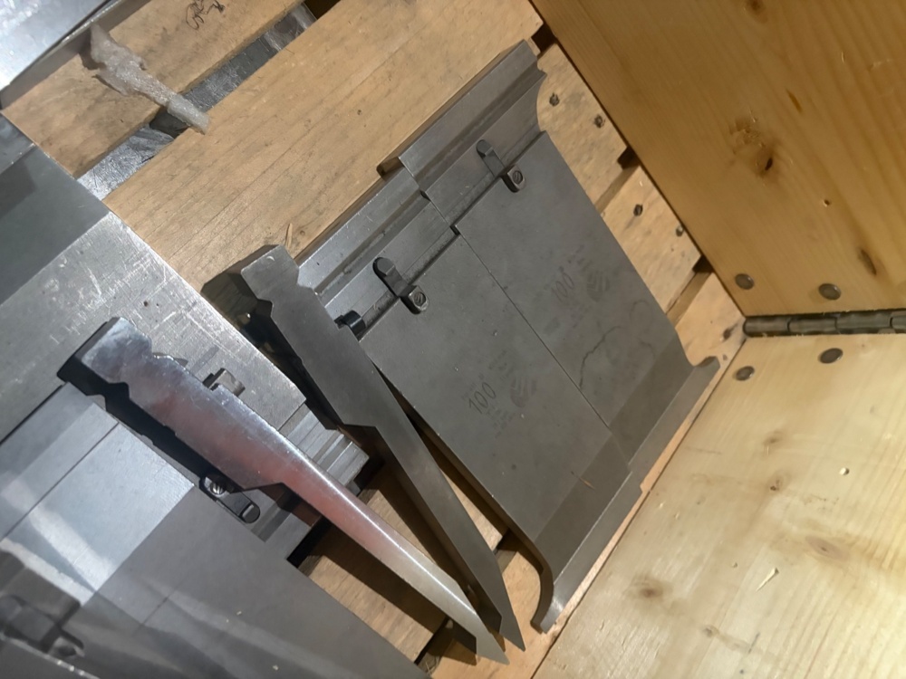 1530137-2 Press brake tool collection