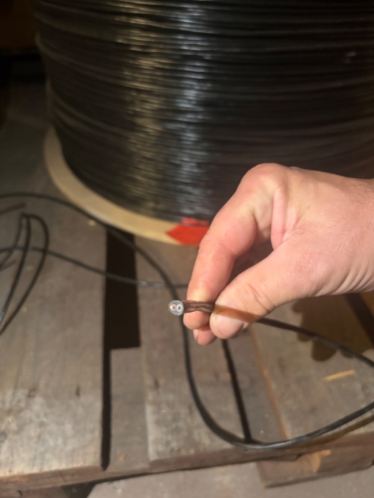 1530139-2 Vehicle cable on drum 5 km