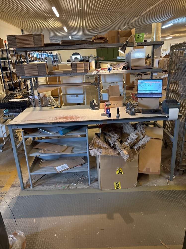 1511491-1 Packing tables, shelves and packing equipment