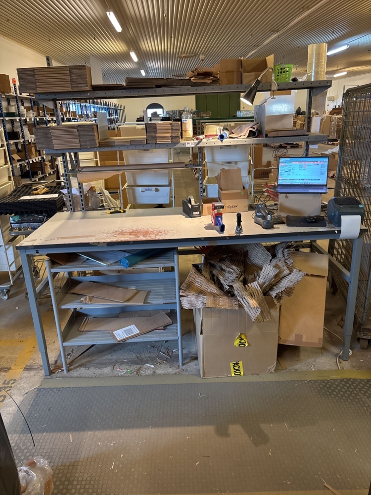 1511491-2 Packing tables, shelves and packing equipment