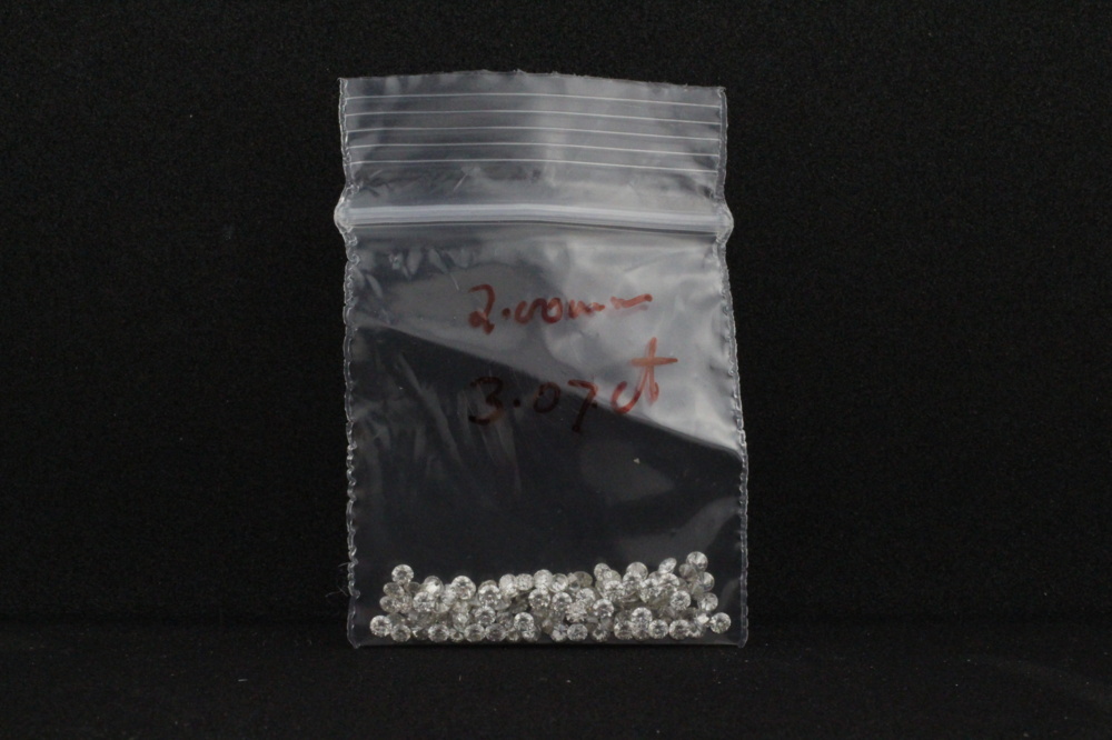 1594571-1 Briljantslipade runda naturliga Diamanter 2 mm ca 3,07 ctv
