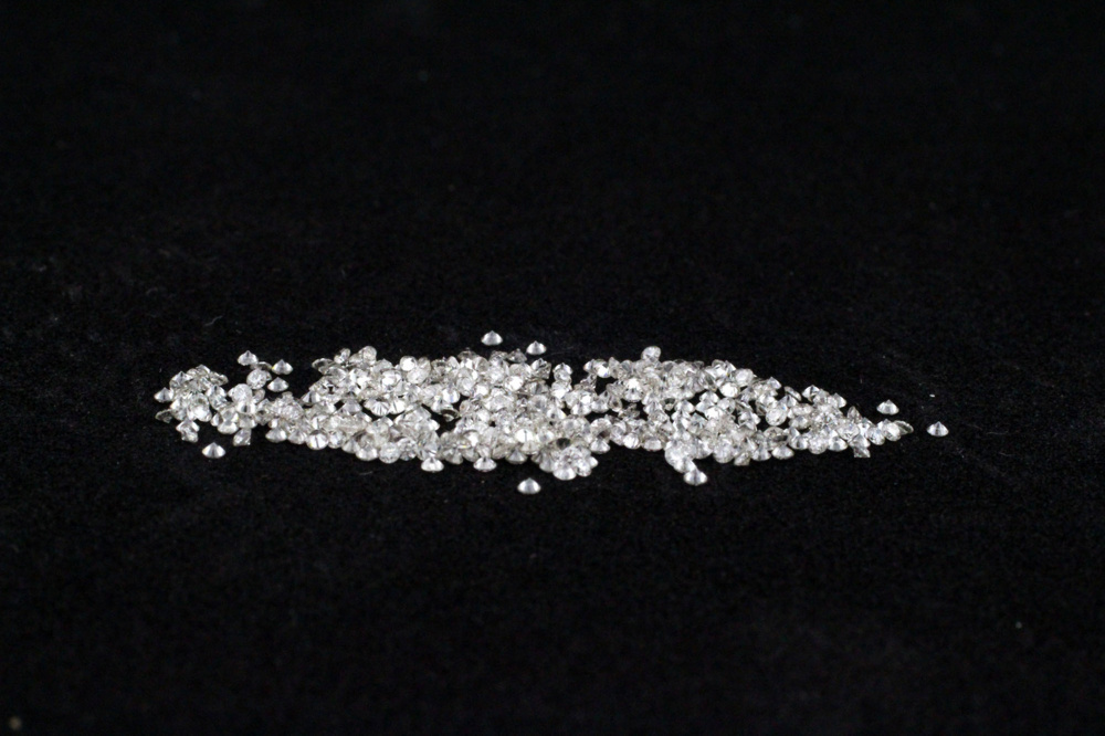 1594572-2 Briljantslipade runda naturliga Diamanter 1 mm ca 2,10 ctv