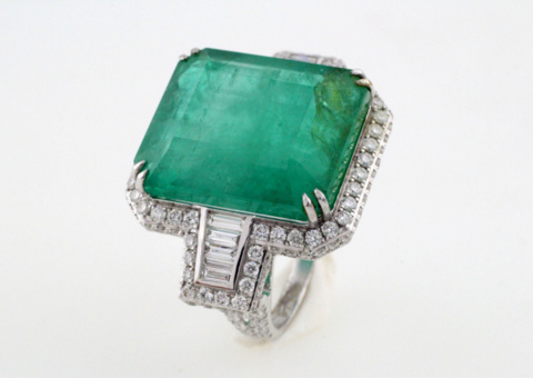 Ring 18K vitguld med Brasiliansk Smaragd och Diamanter GIA-cert