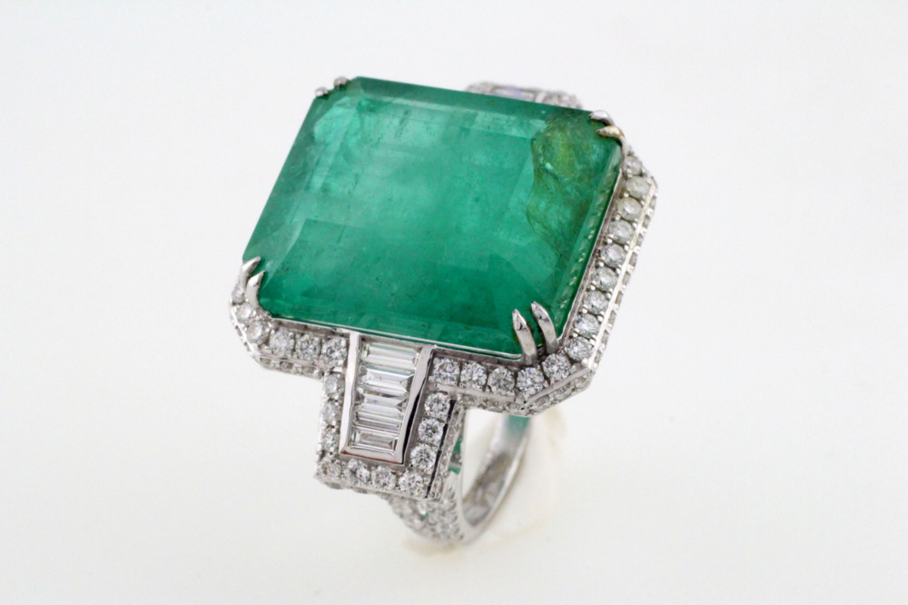 1594574-1 Ring 18K vitguld med Brasiliansk Smaragd och Diamanter GIA-cert