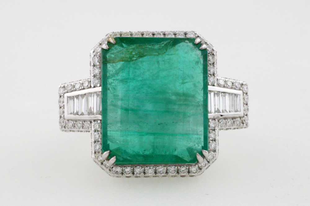 1594574-2 Ring 18K vitguld med Brasiliansk Smaragd och Diamanter GIA-cert
